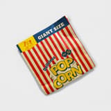 Närbild av PopCorn kartongpåse kattleksak, visar detaljer.