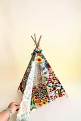 Handgjord tipi designad av SpringButiken för husdjur, närbild