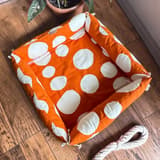 Prickis Citrus husdjursbädd med detalj på det mjuka bottenskiktet