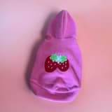 Jordbærmys fleecehættetrøje til kæledyr i rosa med jordbærmønster