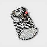 Detaljebillede af Rukka-logoet på Rukka Zebra Shirt insektmiddel