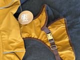 Basic Premium Aiko Regnjacka 45 cm, brun och senapsgul, detaljbild av material