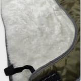 Olive green second-hand dog blanket from SpringButiken. Warm, durable for dogs 60-65 cm