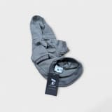 Nærbillede af Feel Active Bromma hunde hoodie grå 30 cm med logo, ny og komfortabel til hunde
