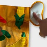 Husdjur engagerat i att leta godis på den interaktiva doft- och ljudmattan