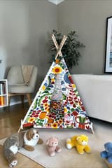 Handgjord tipi för husdjur i hemmiljö