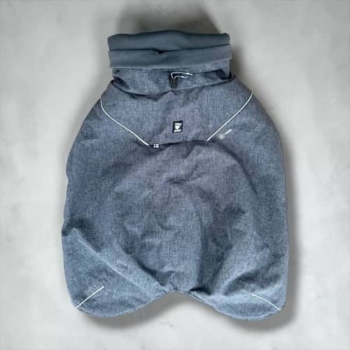 Hurtta Expedition Thermal hundjacka i antracitgrått, framifrån