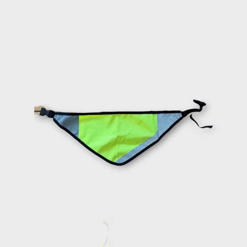 Reflective dog bandana, ideal for visibility in the dark, SpringButiken. Fits neck sizes 40-50 cm.