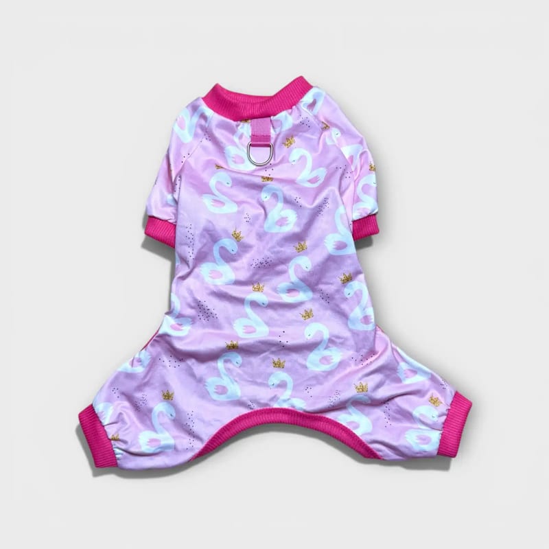 Rosa hundpyjamas med svanmotiv, mjuk och bekväm för katter och hundar.