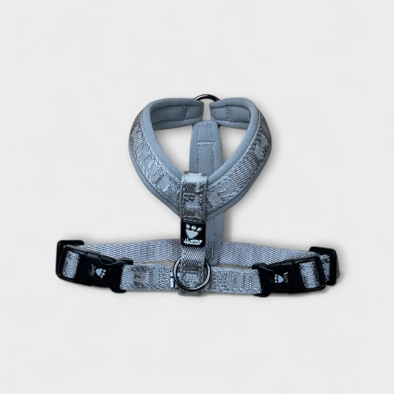 Hurtta Casual dog harness 30-35 cm in light grey-beige color on a grey background, very good condition