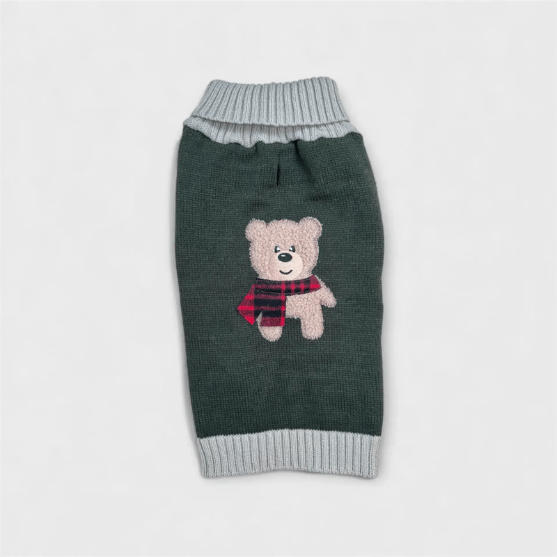 TeddyBear hundtröja i stickat material på en hundmodell framifrån, med teddybjörnsdetalj