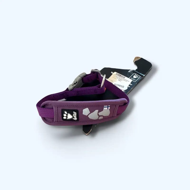 Hurtta Weekend Warrior collar in purple, close-up of buckle and D-ring